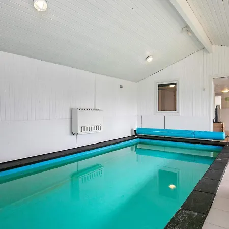 Secluded Holiday In With Pool Tatil Evi
